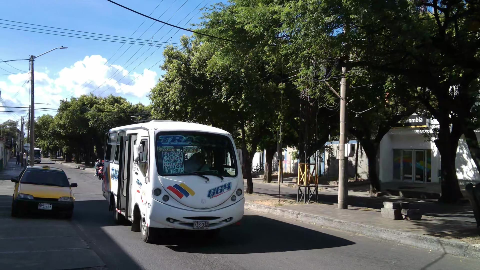 Caminando por Cúcuta: De la Casa al Pollo y la Tienda Local