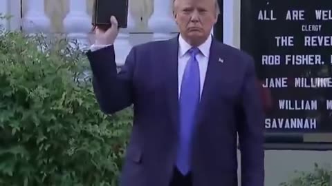 NEW WORLD TRANSLATION BIBLE🤔 Four Fingers at the Front Thumb at the back..👍NYK