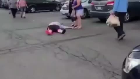One Man vs Car: Dude Loses It and Starts Beating the Car Like a Boss! 💥