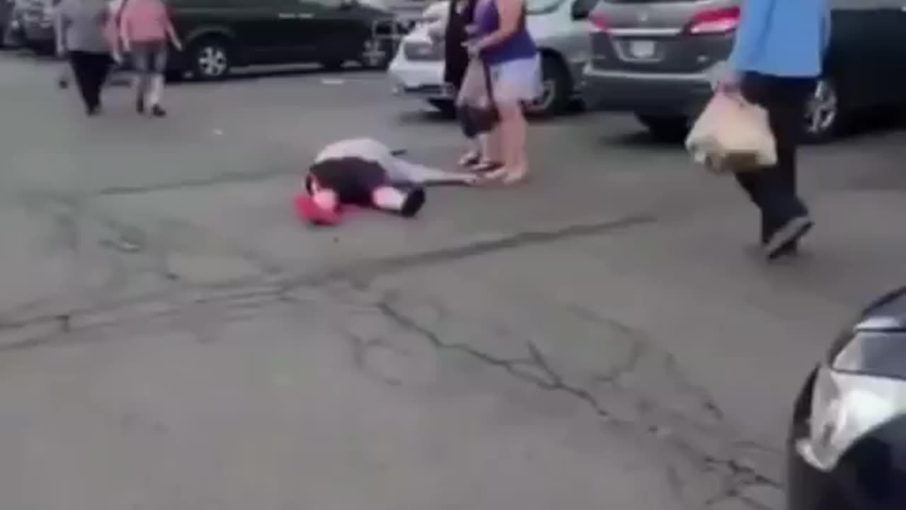One Man vs Car: Dude Loses It and Starts Beating the Car Like a Boss! 💥