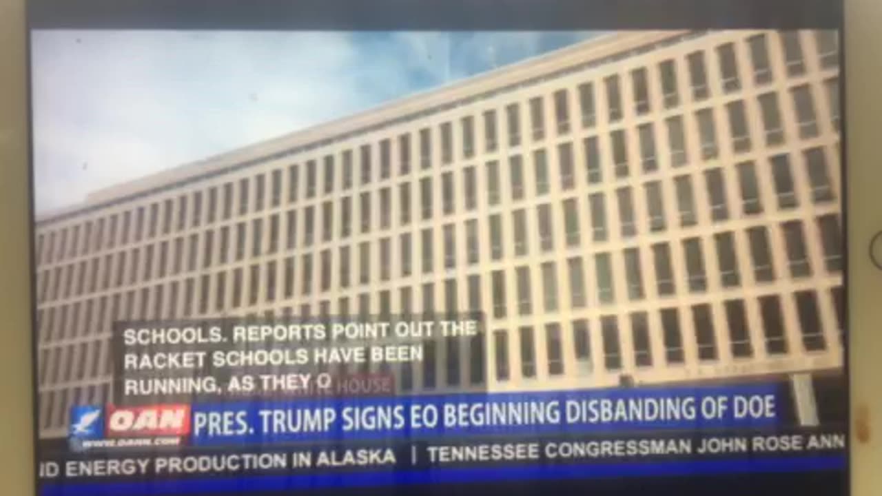 Derek Hunter 03/21/25 p 01 White House marine band (Taylor Swift song 🎵) & Gwen Hunter