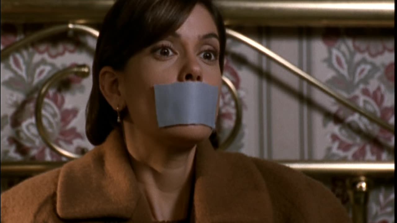 Lois & Clark; The New Adventures Of Superman #4 (gagged)