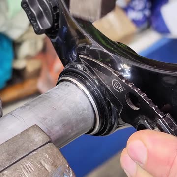 How to remove the lower cone of a bicycle fork