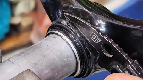 How to remove the lower cone of a bicycle fork