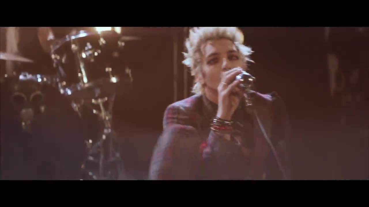 Palaye Royale dying in a hotub