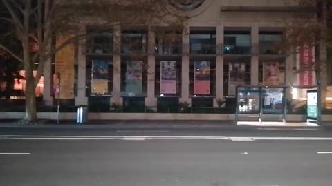 Man with white shoe and black moon boot spotted on Macquarie St
