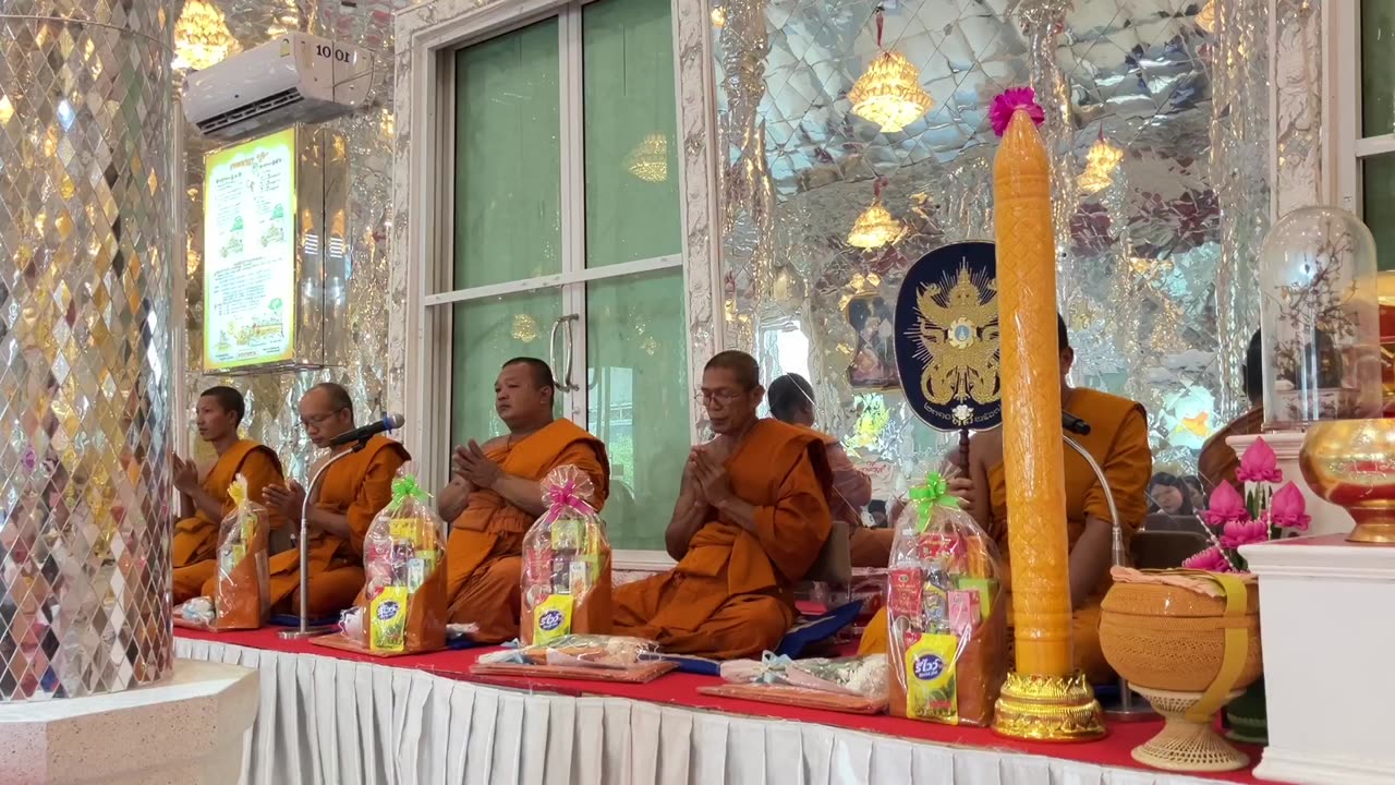 คณะครูนักเรียนโรงเรียนบดินทร์เดชา4 ถวายเทียนพรรษา วัดวีระโชติ