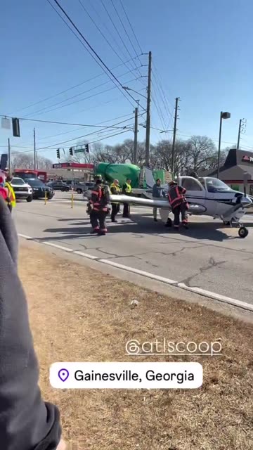 Small plane hits multiple vehicles in Gainesville, Georgia in emergency landing on roadway