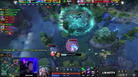 《When Your Midlaner First-Picks Techies...》