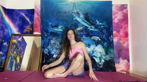 keep you warm 💕everyday yoga #everydamnday @AlanRoberts