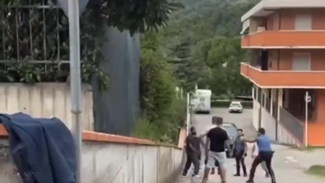 An African Muslim with iron bars threatened Italians shouting "Allah Akbar".