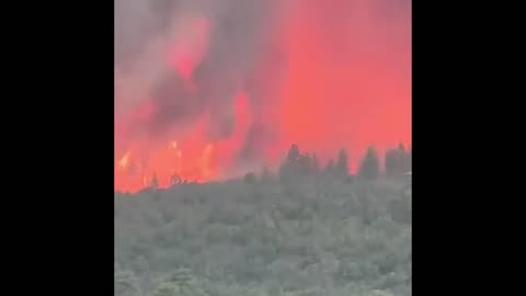 🚨 HOLY SMOKES! FIRENADO TEARS THROUGH UTAH - DEER CREEK FIRE NEARS 9,000 ACRES A tornado of flames