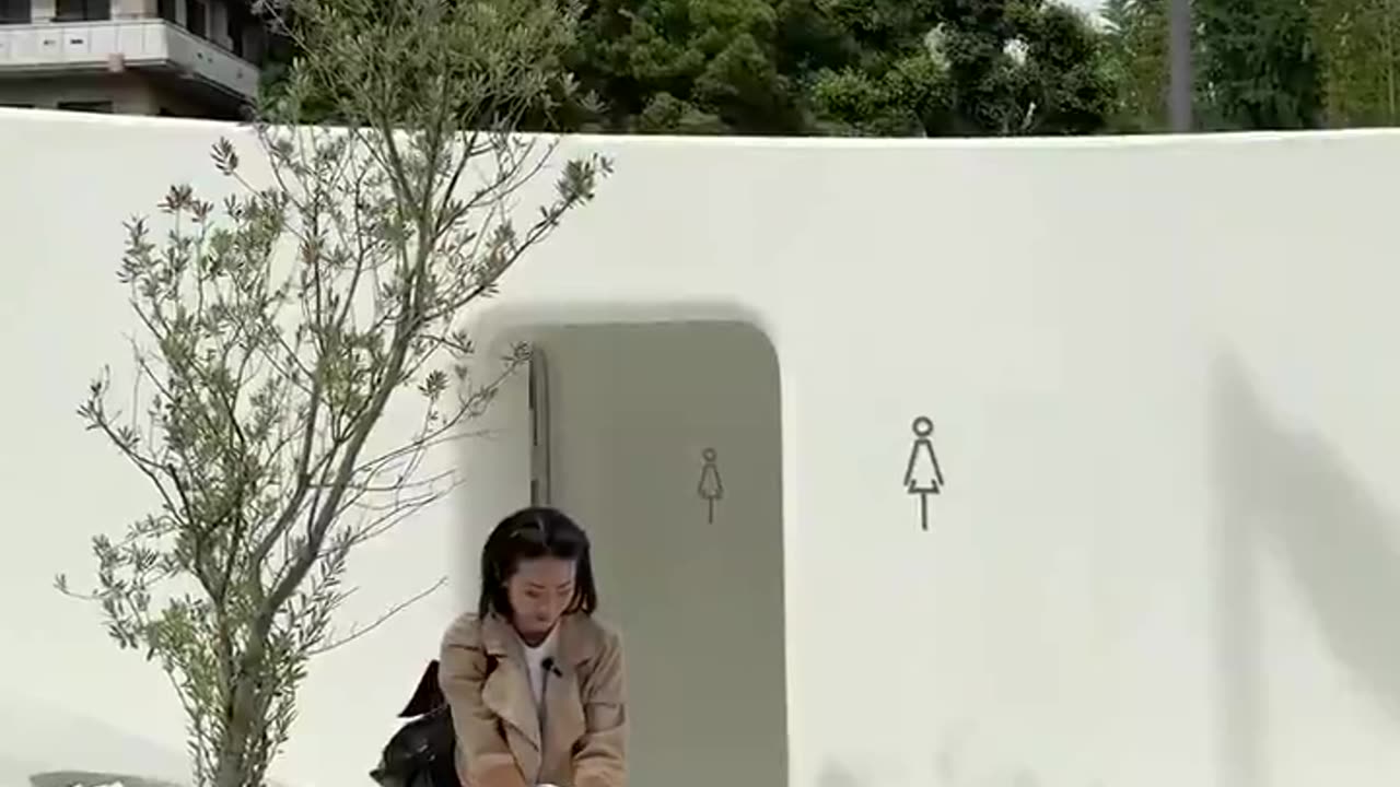 Japan built a toilet you can😳 actually talk to !