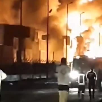 Explosions continue to thunder in the port of Bandar Abbas, Iran