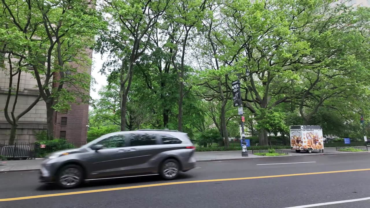 New York City LIVE Walking (chat on YouTube)