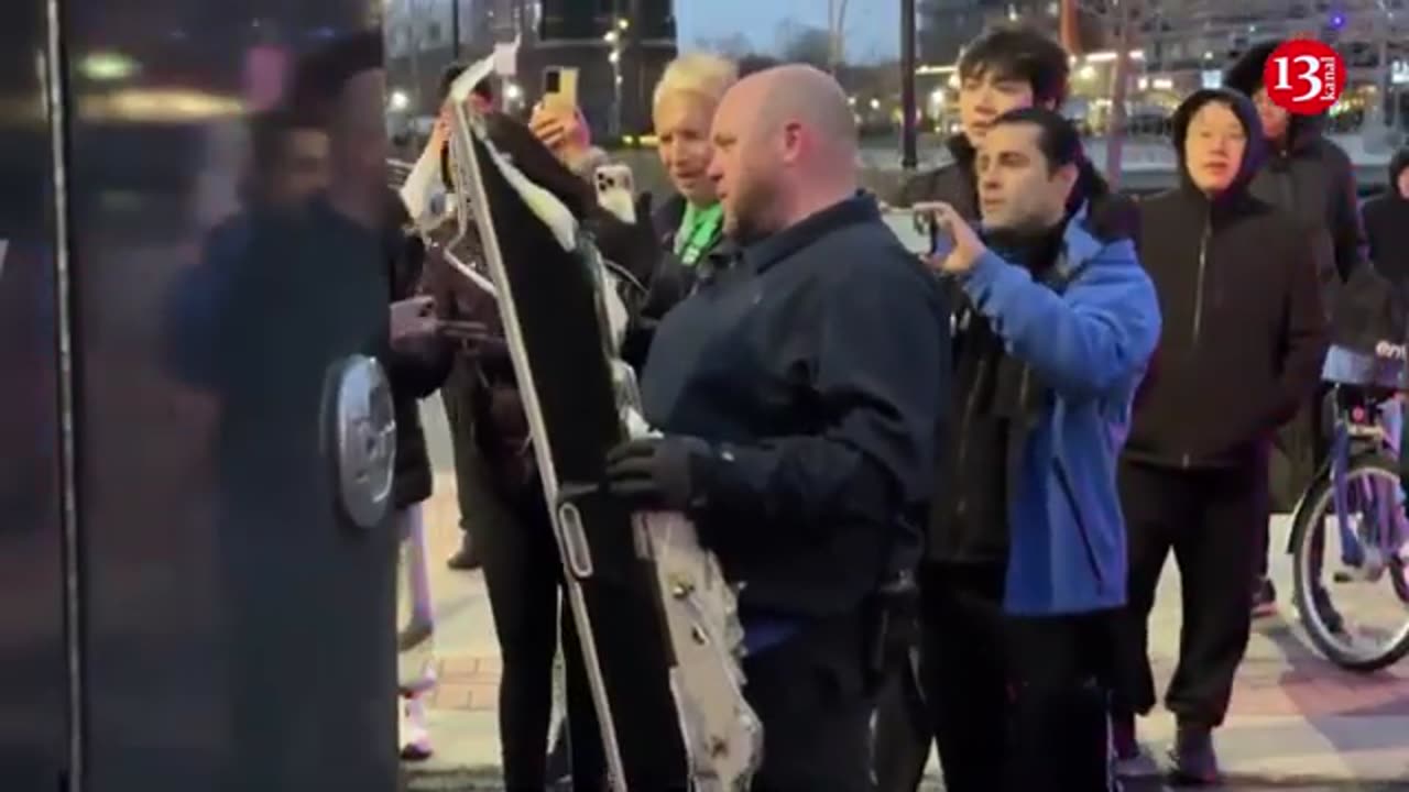 Video captures a helicopter crash in the Hudson River in New York City
