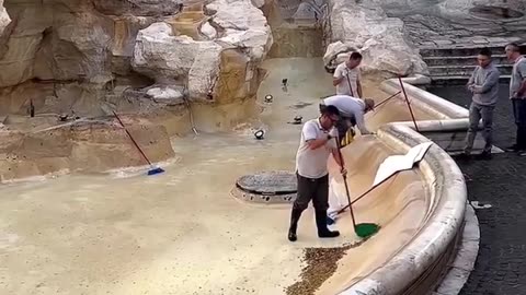 🤯✨ Tourists Toss Nearly €3,000 into Trevi Fountain Daily! | FeedMyCuriosity