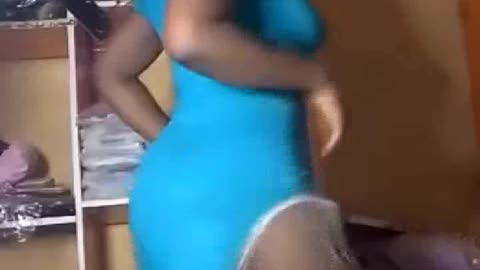 ELLE SECOUE SA P.OITRINE 