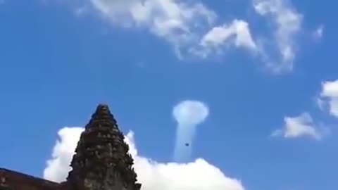 Did a wormhole opened & closed at Angkor Wat?? 💫👀💫