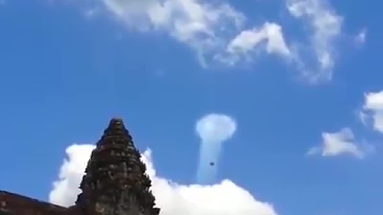 Did a wormhole opened & closed at Angkor Wat?? 💫👀💫