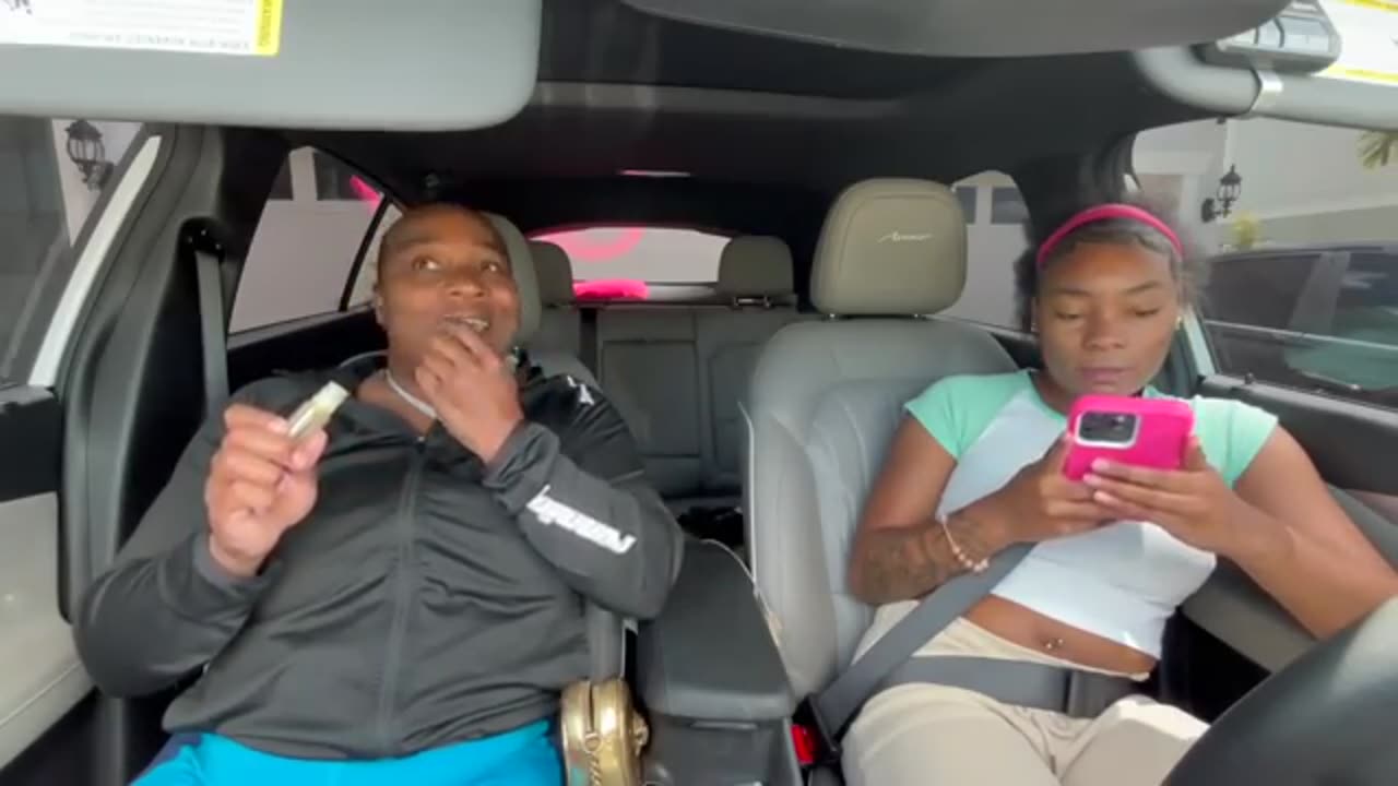 ASKING SIRI RANDOM QUESTIONS About My ANGRY MOM *HILARIOUS*