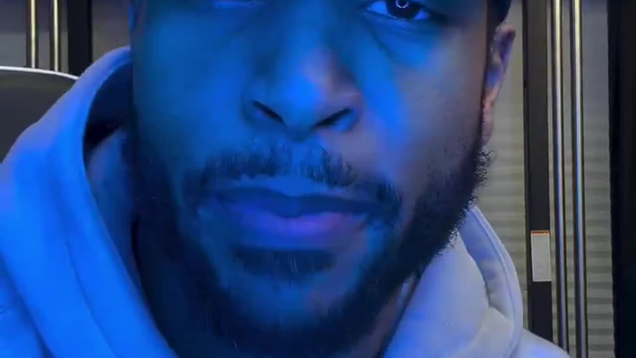 Dude Rains Holy Fire Down on Bernie Sanders and His Gaslighting Billionaire Narrative