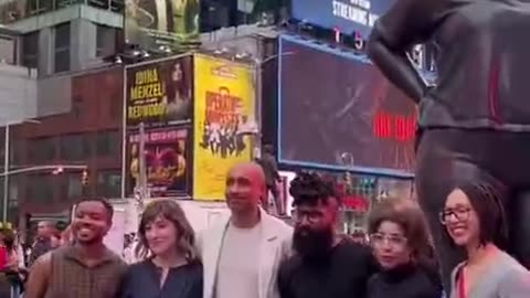 12ft "plus-size black lady" bronze statue put up in middle of Times Square