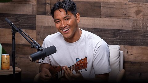 Filipino comedian JR De Guzman sings hit song 'Asian Guys Can Smash' on ukulele