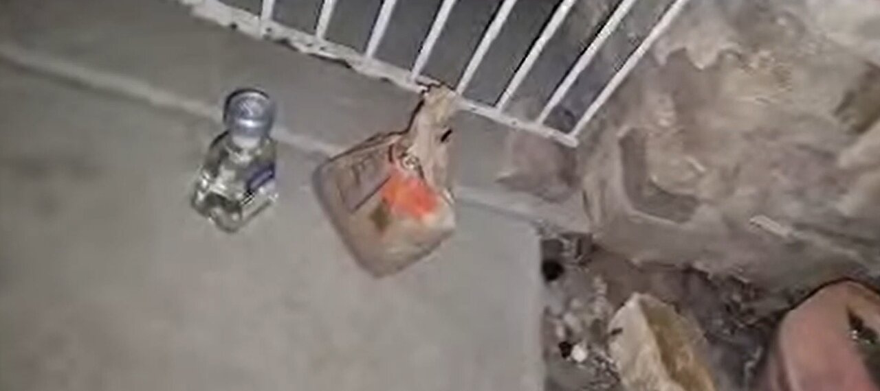 IP2 Stories - Anon Pulls Up To a Fat Guys Crib With a Burger! Cops Detain Anon