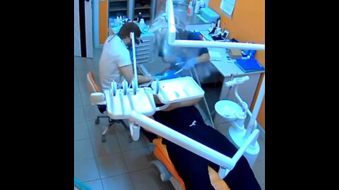 Máquina de blanqueamiento dental explota en la boca de un paciente