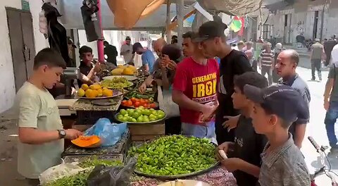 This is footage from today at Al-Sahaba market in Gaza City, completely packed with food.