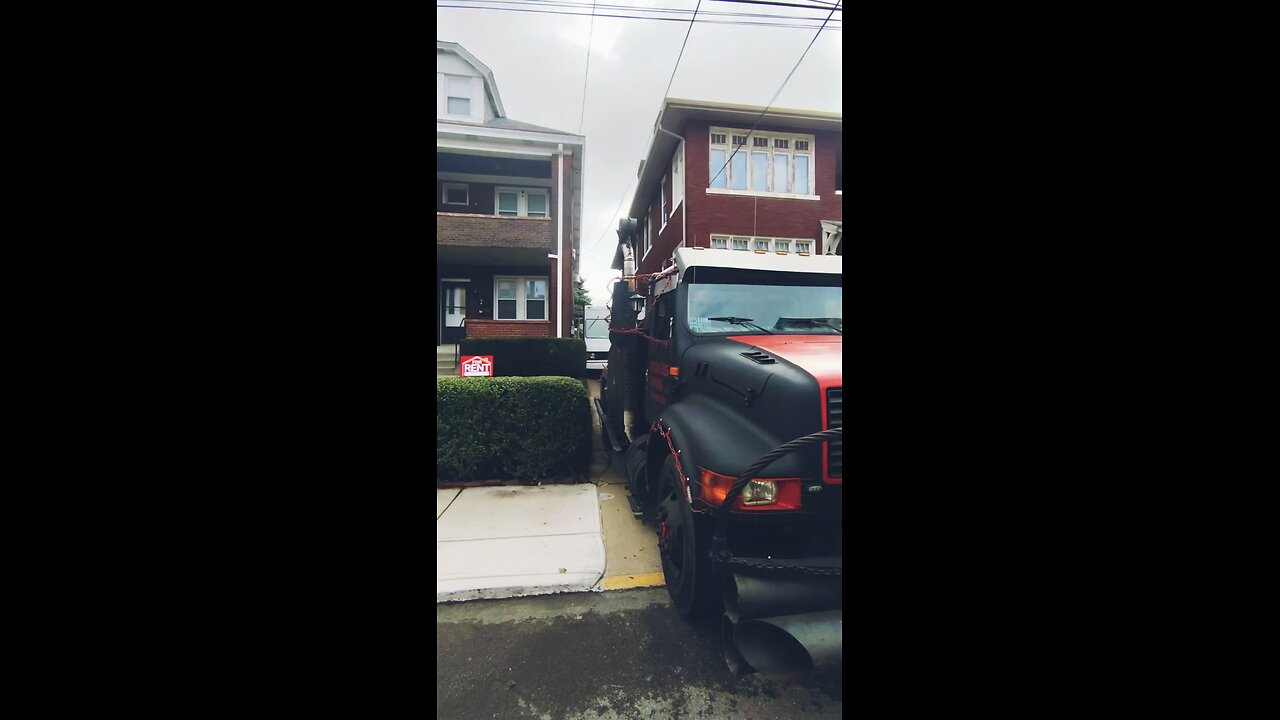 Pittsburgh narrow alley