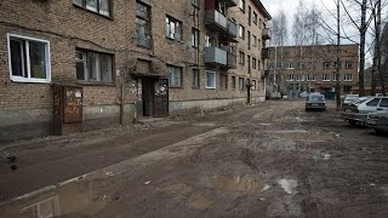 This Is What a Typical Russian Neighborhood Looks Like, Meaning Misery and Alcohol Everywhere!