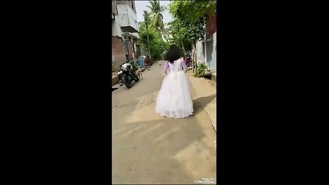 Oh my God Itni cute ladki hai 😂