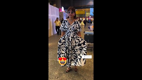 Bollywood Actress Hina Khan Was Spotted at Airport Mumbai 🔥🥰❤️