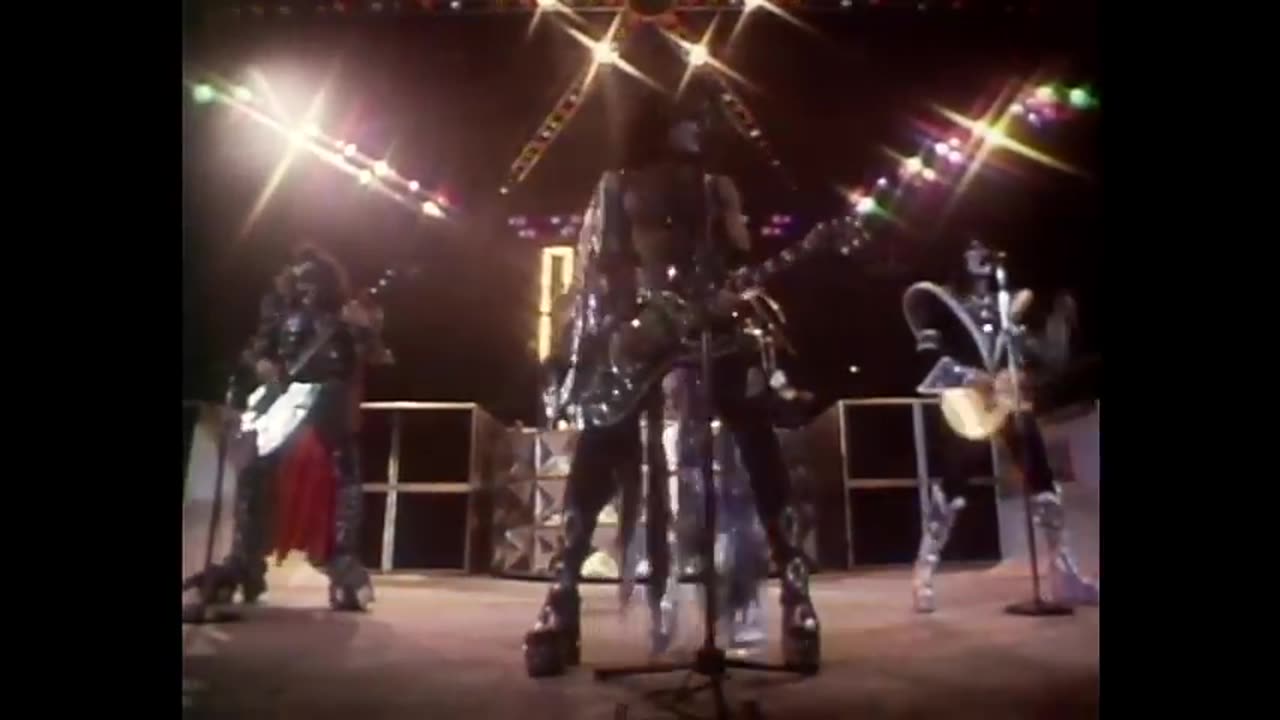 Kiss - I Was Made For Lovin' You (480p)
