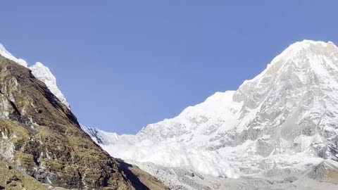Footage of Massive Avalanche in Nepal