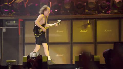 You Shook Me All Night Long - AC⚡DC (live)