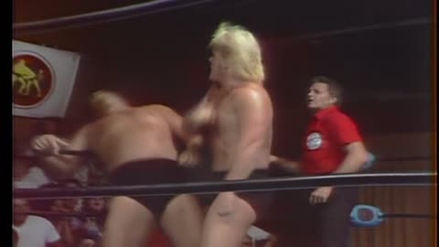 NWA JCP Wahoo McDaniel vs Greg Valentine - Sep 07 1977