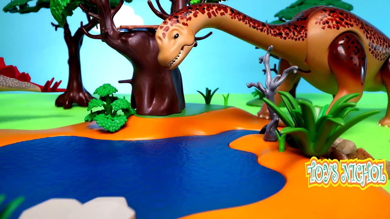 Make a Pond from Clay and Plant Banana Trees Next to the Pond