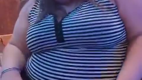 Plus sized Influencer films herself struggling to squeeze out of restaurant chair