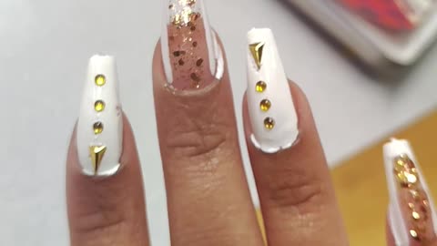 White & Gold Nails 💅