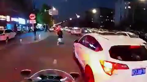 Shocking: The Police Quickly Cleared The Traffic To Help The Ambulance Get Throu