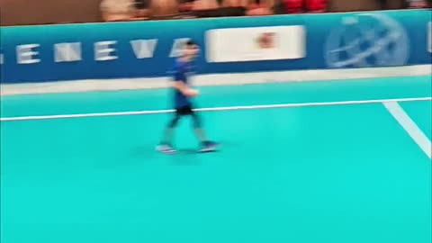 Fighting for that BALL 😤