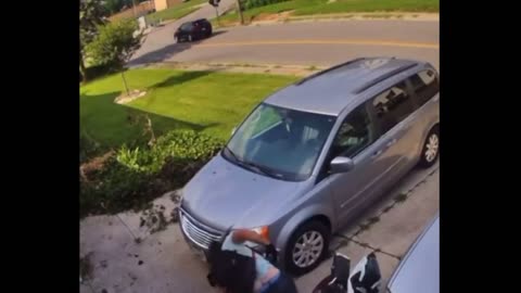 Stupid Idiot Almost Kills Himself on Motobike