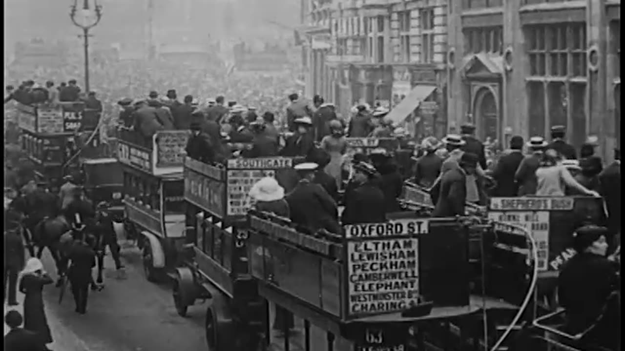 [PATHE NEWSREEL EXCERPTS] - [Pathe Newsreel Excerpts] - cbs-cbswwi-117