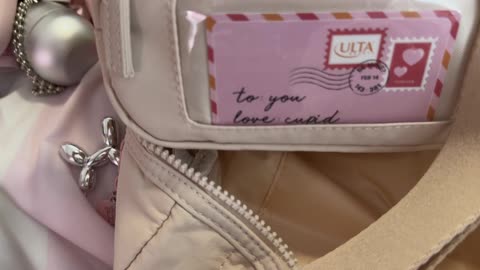 What’s in my Puffer Pink Amazon Bag & Puppy Dolly & Katie