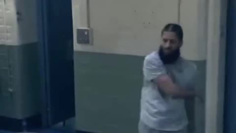 This hostile homosexual Islamic inmate is giving off major LGBT vibes 🏳️‍🌈