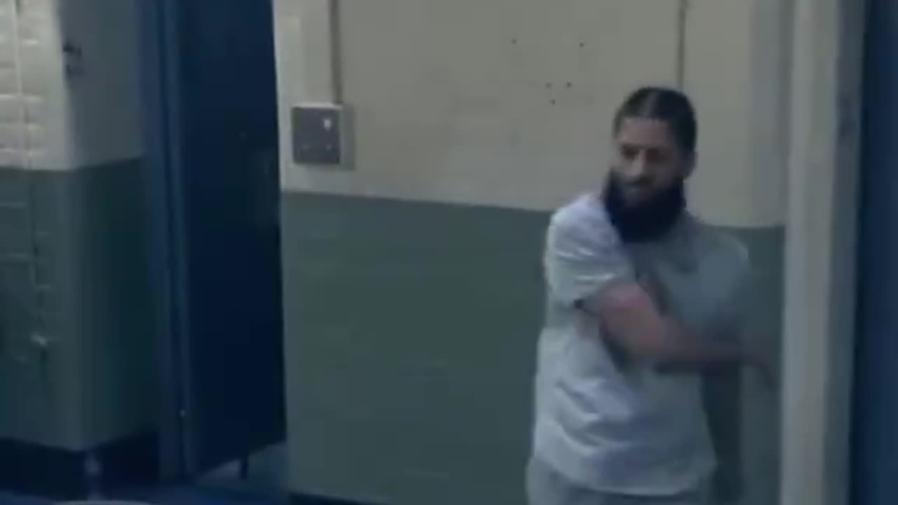 This hostile homosexual Islamic inmate is giving off major LGBT vibes 🏳️‍🌈
