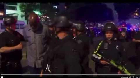 🚨 Cảnh sát LAPD vừa còng tay các phóng viên CNN khi họ đang quay phim.